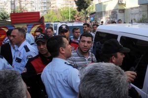Sokak ortasında d&ouml;vd&uuml;ğ&uuml; eşi sayesinde ceza almadı