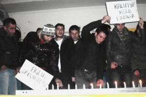 İş&ccedil;iler a&ccedil;lık grevinde...