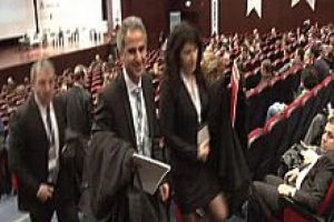 Bakan yardımcısına 10. Yıl Marşı tepkisi!