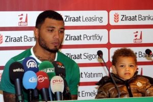 Colin Kazım Ahmet &Ccedil;akar'a dava a&ccedil;ıyor!
