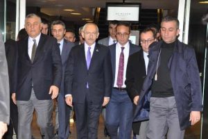 Kılı&ccedil;daroğlu'ndan &uuml;nl&uuml; oyuncuya ziyaret
