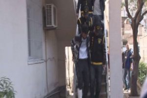 Hırsızlık yaparken oldu, "futbol oynarken kırdım" dedi