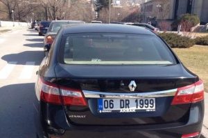 Adalet Bakanı Bozdağ'ın makam aracı kaza yaptı