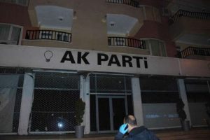 AK Parti binasına bombalı saldırı