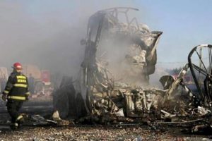 Arjantin'deki kazada yolcu otob&uuml;s&uuml; tost oldu