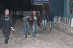 &Ccedil;aldığı eşyaları geri taşırken yakalandı