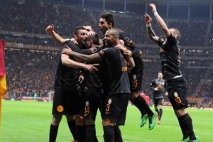 Sabri gole sevinirken sakatlandı!