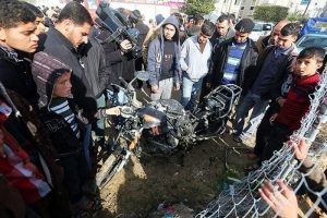 İsrail u&ccedil;akları motosikleti hedef aldı: 2 yaralı