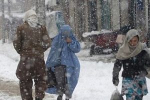 Japonya'da kar fırtınası: 3 &ouml;l&uuml; 500 yaralı
