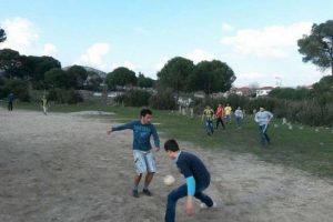 Bu gen&ccedil;ler futbol sahasında değil...