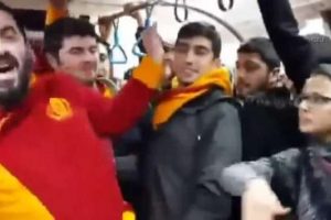 Ateşli taraftar kadın yolcunun hışmına uğradı