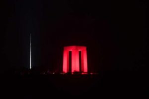 Şehitliği hi&ccedil; b&ouml;yle g&ouml;rd&uuml;n&uuml;z m&uuml;?
