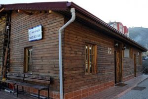 &Ccedil;ivisiz ahşap cami s&ouml;k&uuml;lerek yeniden tasarlandı