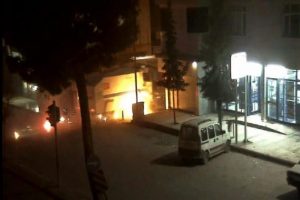 PKK yandaşlarından molotoflu g&ouml;steri