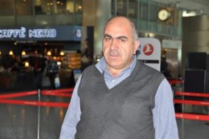 Mısır'da tutuklu oğlunu ziyarete gitti