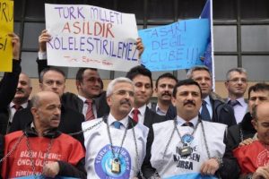'Dershane Yasa Tasarısı'na zincirli eylem