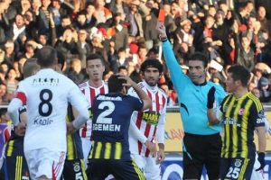 Fenerbah&ccedil;e'yi bekleyen 5 b&uuml;y&uuml;k tehlike!