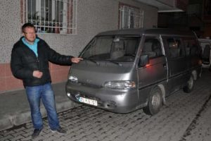 Polis gibi &ccedil;alıştı, &ccedil;alınan kamyonetini buldu