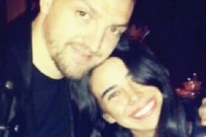 Caner-Asena Erkin &ccedil;iftinde y&uuml;zler g&uuml;l&uuml;yor