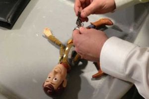 G&uuml;venlik, oyuncağın silahına el koydu!