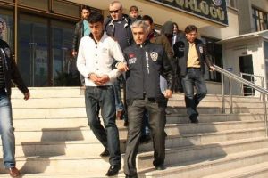 Kar maskeli soygunculardan b&uuml;y&uuml;k vurgun