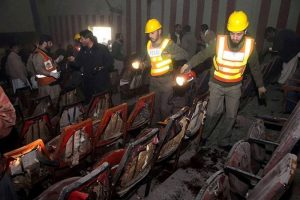Sinemaya bombalı saldırı: 11 &ouml;l&uuml;