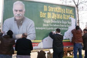 &Ouml;calan afişleri yırtılarak indirildi