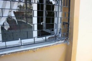 Tarsus'ta bir eve ses bombası atıldı