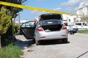 Boşanmak isteyen eşini vurup intihar etti