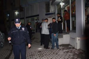 Kavgayı izlerken yaralandı