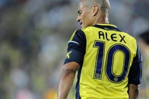 Alex'in &ouml;rg&uuml;tlediği futbolcular greve gidiyor
