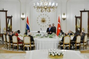 K&ouml;şkte Gambiya Cumhurbaşkanı Jammeh onuruna akşam yemeği