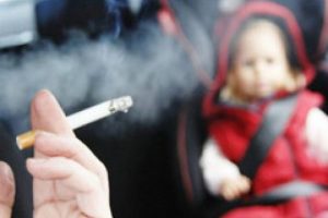 Arabada sigara i&ccedil;meye yasak geliyor