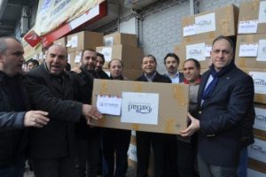 Minik bedenleri ısıtmak i&ccedil;in hazırlanan 10 bin kazak yola &ccedil;ıktı