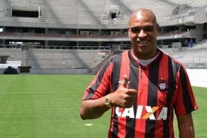 Adriano yeşil sahalara d&ouml;n&uuml;ş yaptı