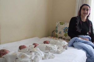 1 yıllık evli &ccedil;ifte d&ouml;rd&uuml;z bebek sevinci
