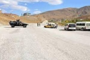 Bomba y&uuml;kl&uuml; sanılan ara&ccedil;tan &ccedil;alar saat &ccedil;ıktı