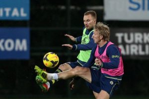 Fenerbah&ccedil;e, Kasımpaşa ma&ccedil;ı hazırlıklarını s&uuml;rd&uuml;rd&uuml;