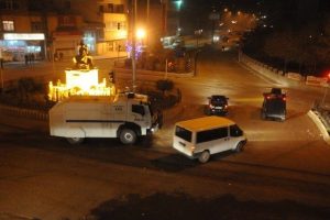 Cizre'de izinsiz g&ouml;steriye polis m&uuml;dehale etti
