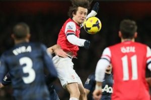 Arsenal b&uuml;y&uuml;k fırsat tepti!