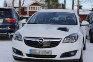Yeni Opel Insignia yakalandı