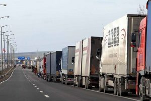 Bulgaristan ile TIR krizi &ccedil;&ouml;z&uuml;ld&uuml;
