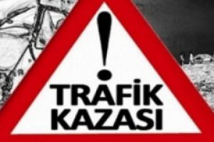 İki otomobil &ccedil;arpıştı: 12 yaralı