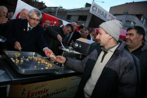 "Milletin parası reklama gidiyor"