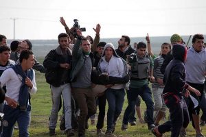 İsrail askerleri Filistinlilere ateş a&ccedil;tı