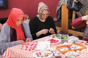 Kadınlar Sevgililer G&uuml;n&uuml;'nde duygularını ipek kozasına aktardı