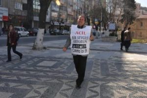 'Acil bir sevgili arıyorum'