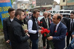 "Sevgimizin sembol&uuml;  bu &ccedil;i&ccedil;ekler olsun"