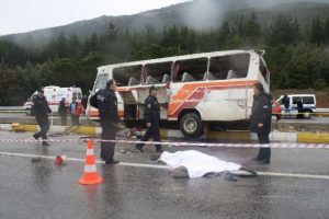 Denizli'de feci kaza: 1 &ouml;l&uuml;, 19 yaralı