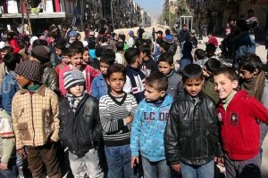 Yermuk'ta 217 g&uuml;n sonra sokaklarda oyun oynadılar
